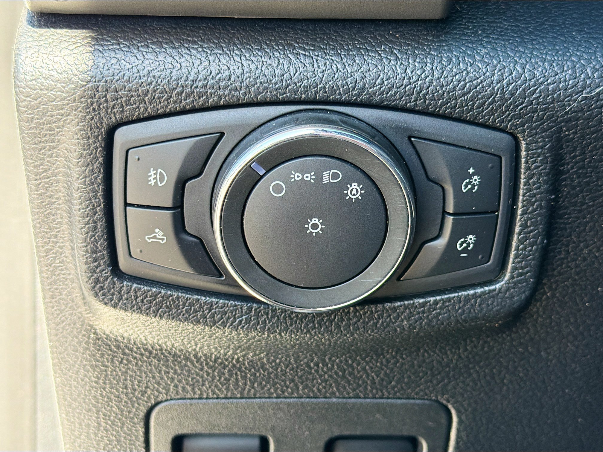 Used 2019 Ford F150 Lariat w/ Trailer Tow Package AWD/4WD image 34
