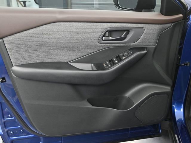 Used 2023 Nissan Rogue S AWD/4WD image 9