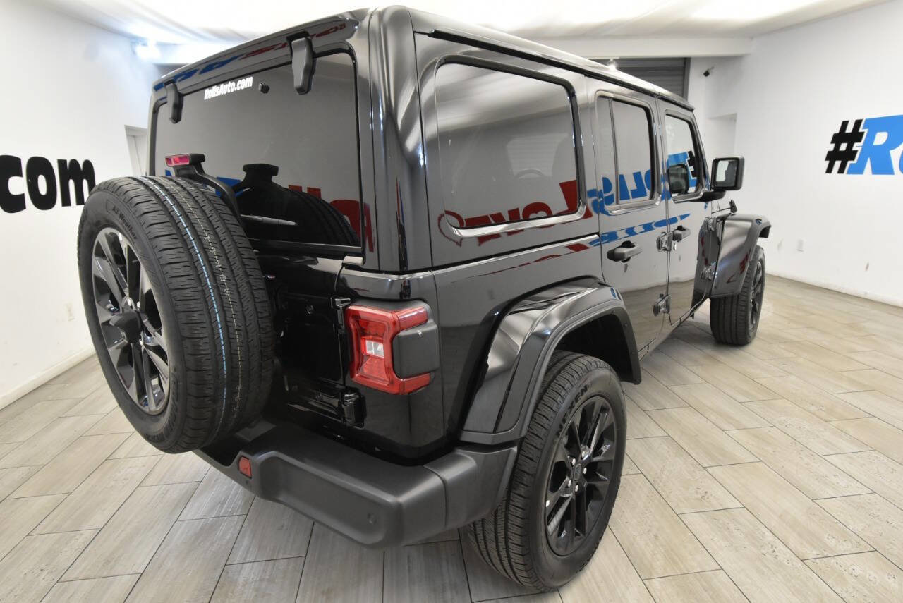Used 2025 Jeep Wrangler Unlimited Sahara w/ Safety Group image 5