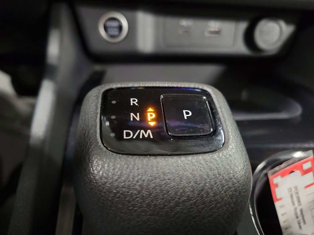 Used 2023 Nissan Rogue SV image 16