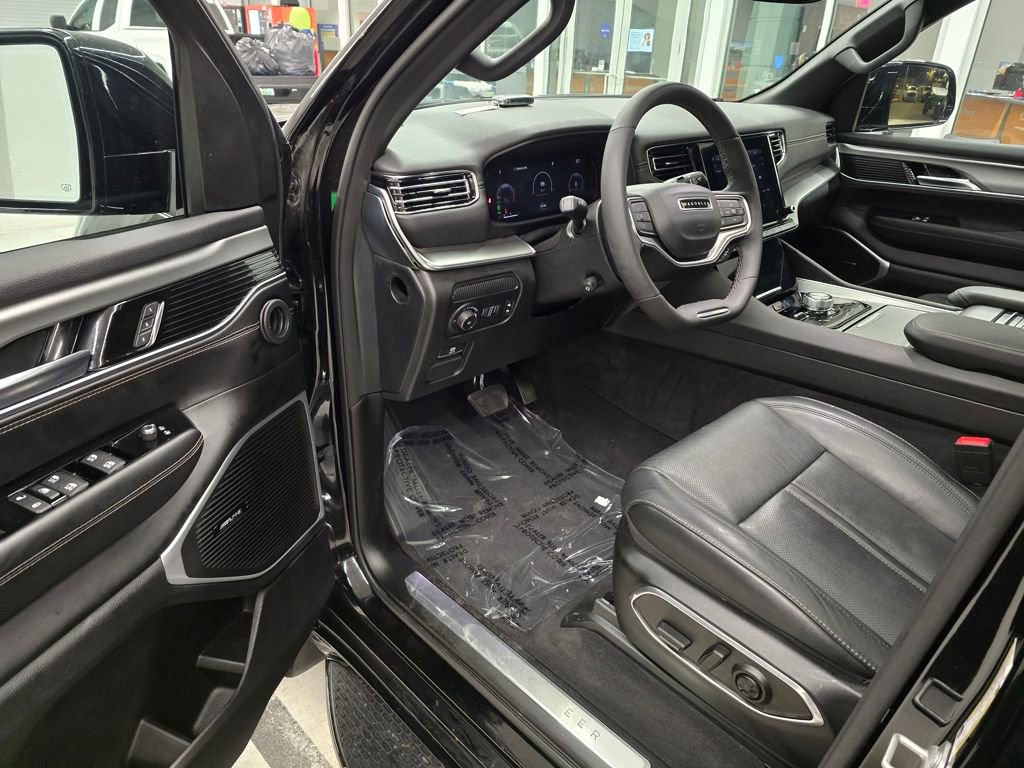 Used 2023 Jeep Wagoneer Series II image 16