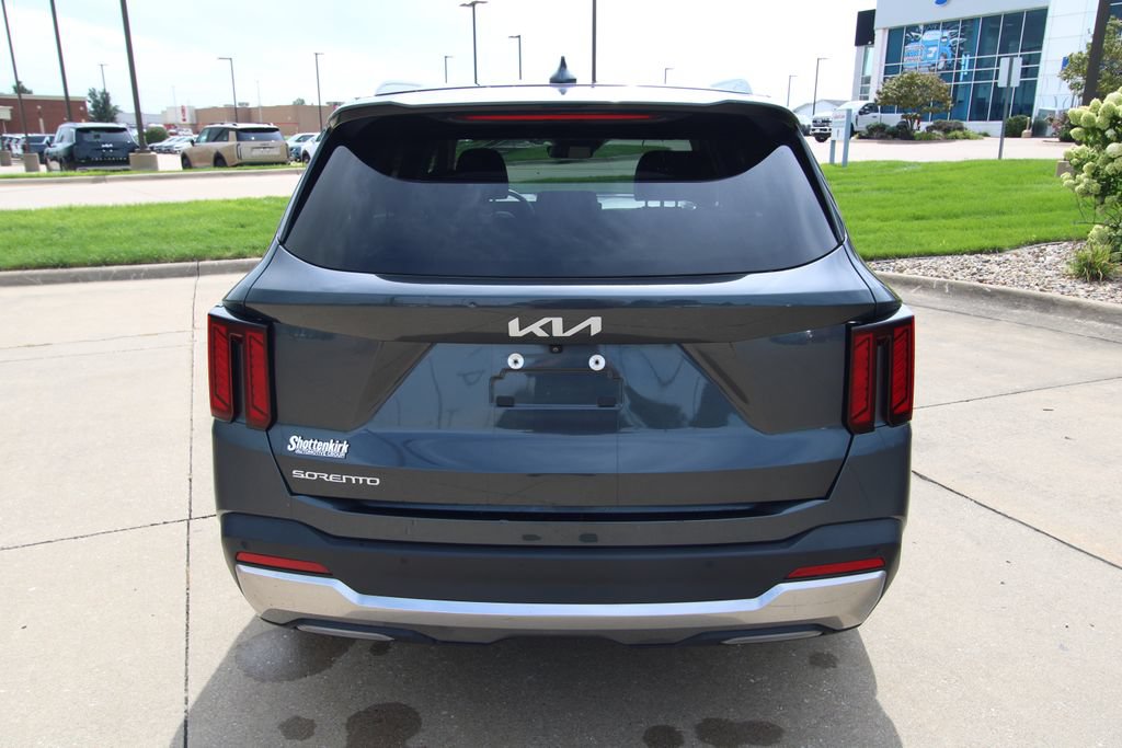Used 2024 Kia Sorento S FWD image 17