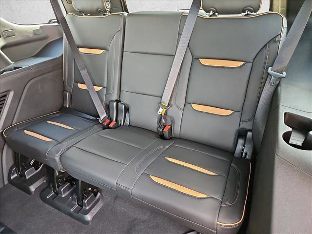 Used 2024 GMC Yukon AT4 w/ AT4 Premium Plus Package AWD/4WD image 17