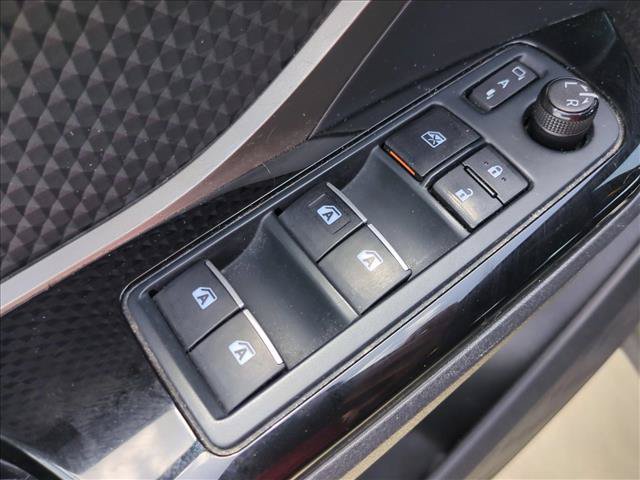 Used 2019 Toyota C-HR XLE FWD image 12