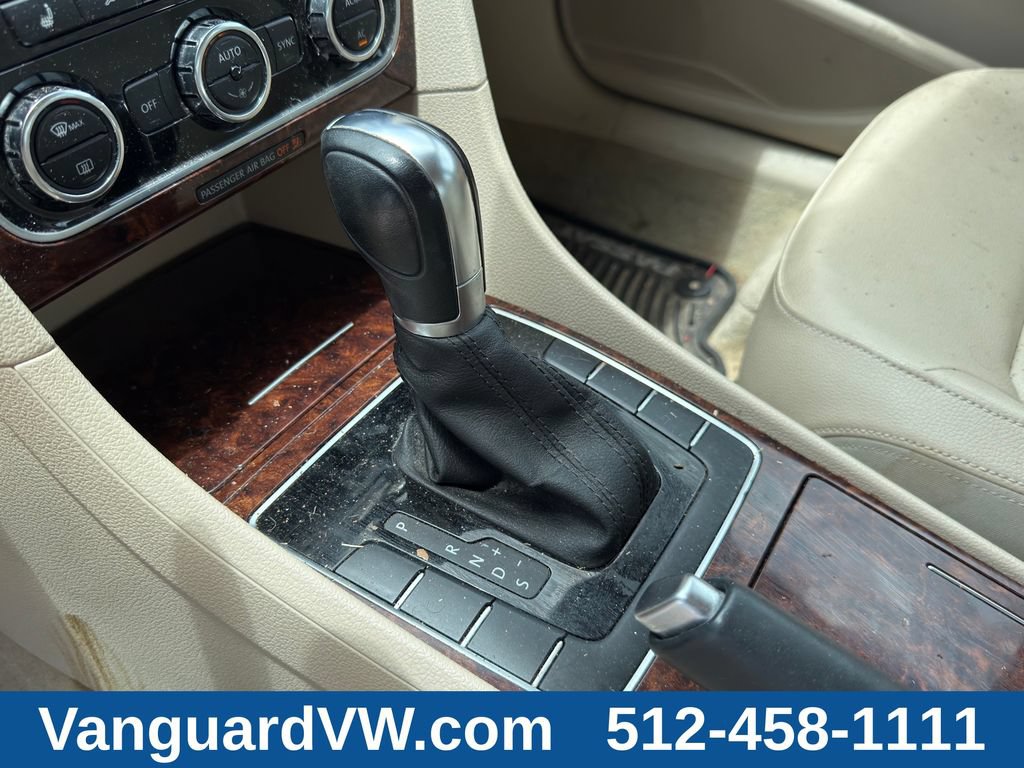 Used 2012 Volkswagen Passat 2.5 SEL FWD image 12
