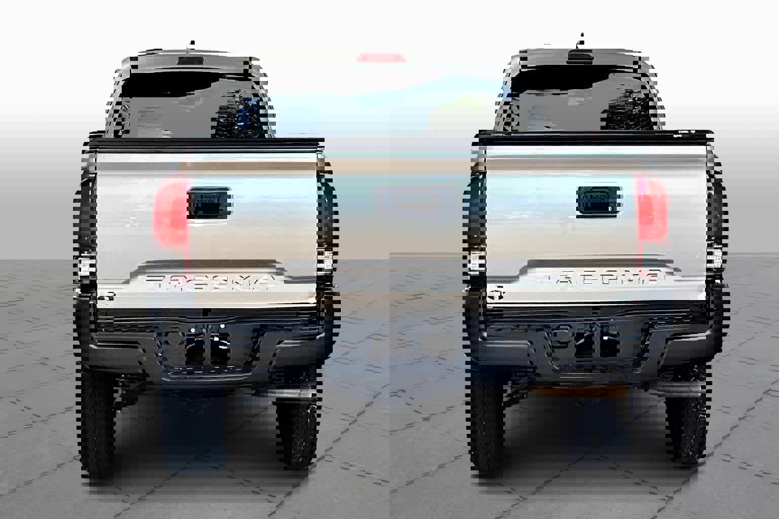 Used 2019 Toyota Tacoma SR image 4