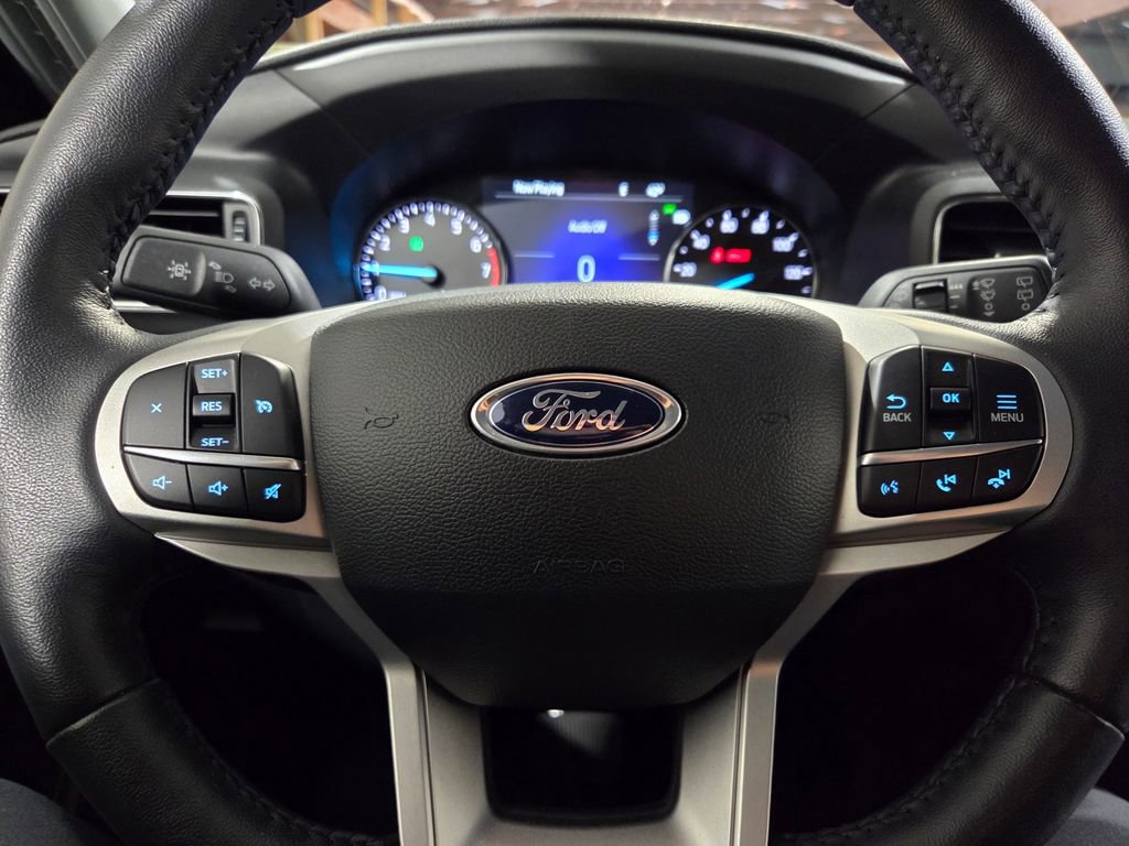 Used 2023 Ford Explorer XLT w/ Equipment Group 202A image 5