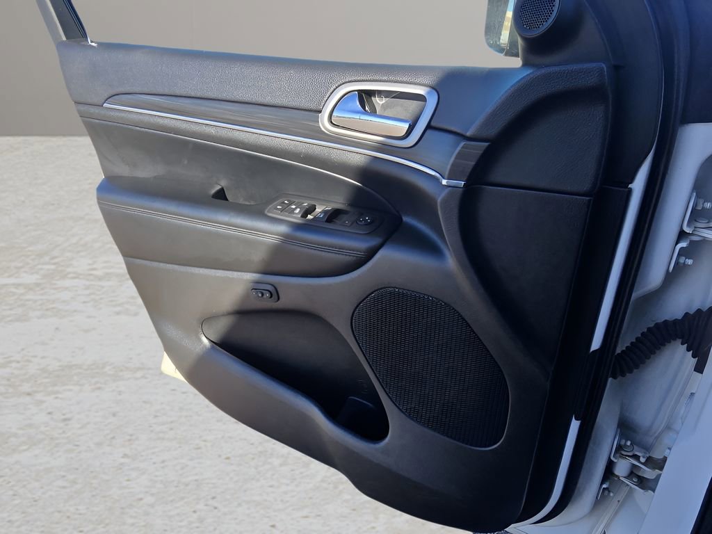 Used 2022 Jeep Grand Cherokee Limited image 17