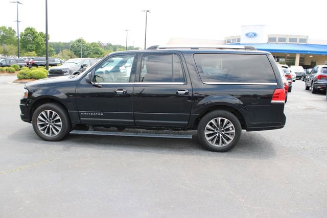 Used 2016 Lincoln Navigator L Select RWD image 11