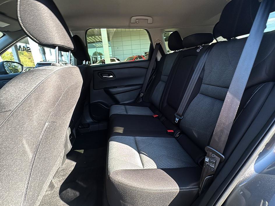 Certified 2025 Nissan Rogue SV AWD/4WD image 18