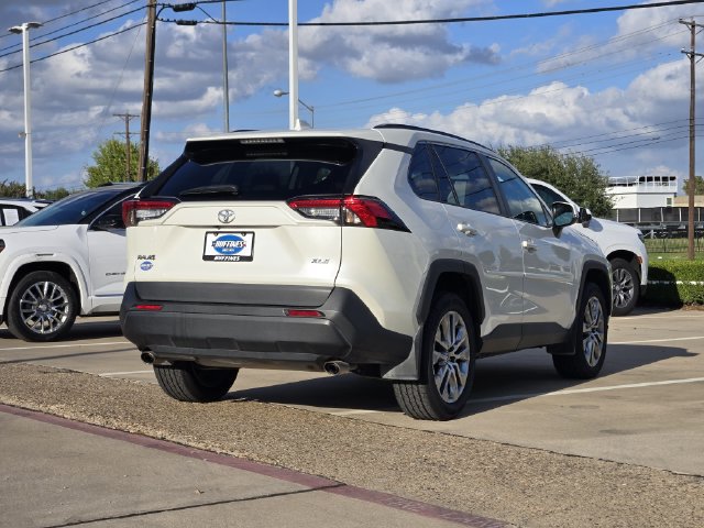 Used 2022 Toyota RAV4 XLE Premium FWD image 4