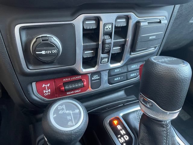 Used 2025 Jeep Gladiator Mojave w/ Convenience Group AWD/4WD image 28
