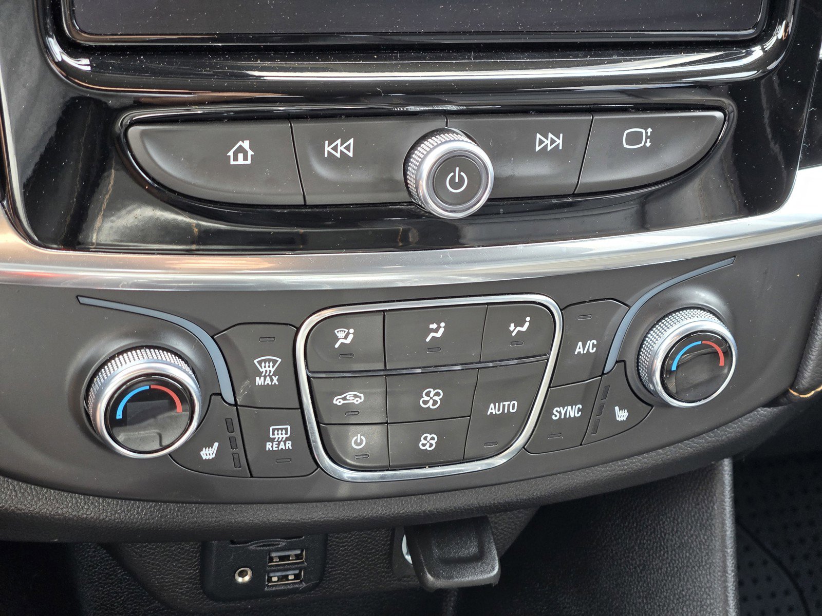 Used 2021 Chevrolet Traverse RS w/ LPO, Floor Liner Package image 20