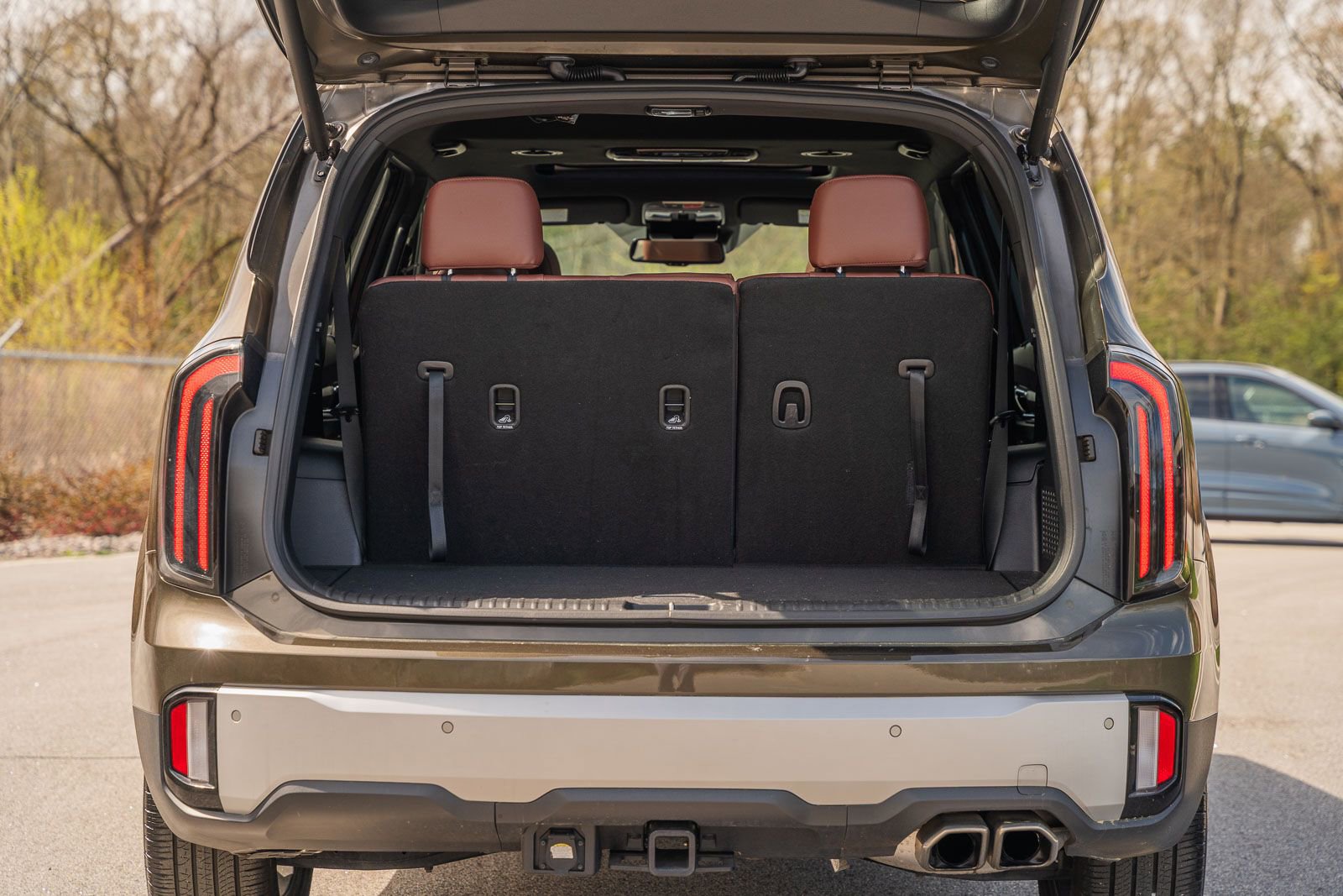 Used 2024 Kia Telluride EX w/ EX Captain's Chair Package image 17