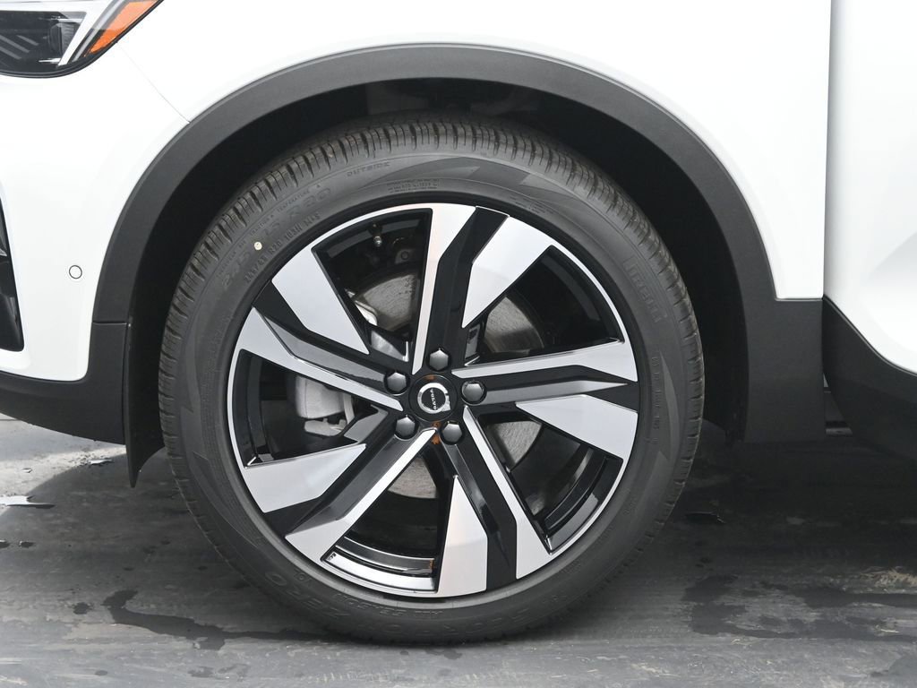 New 2025 Volvo XC40 B5 Plus w/ Protection Package Premier image 29