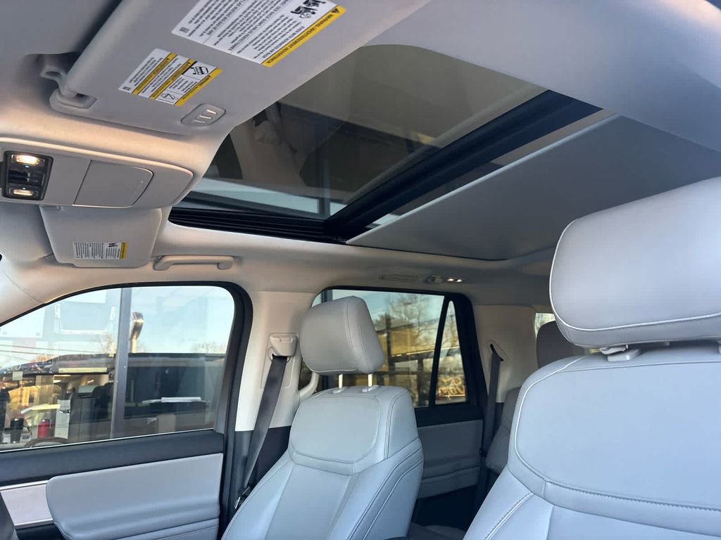 Used 2025 Ford Expedition Active image 6