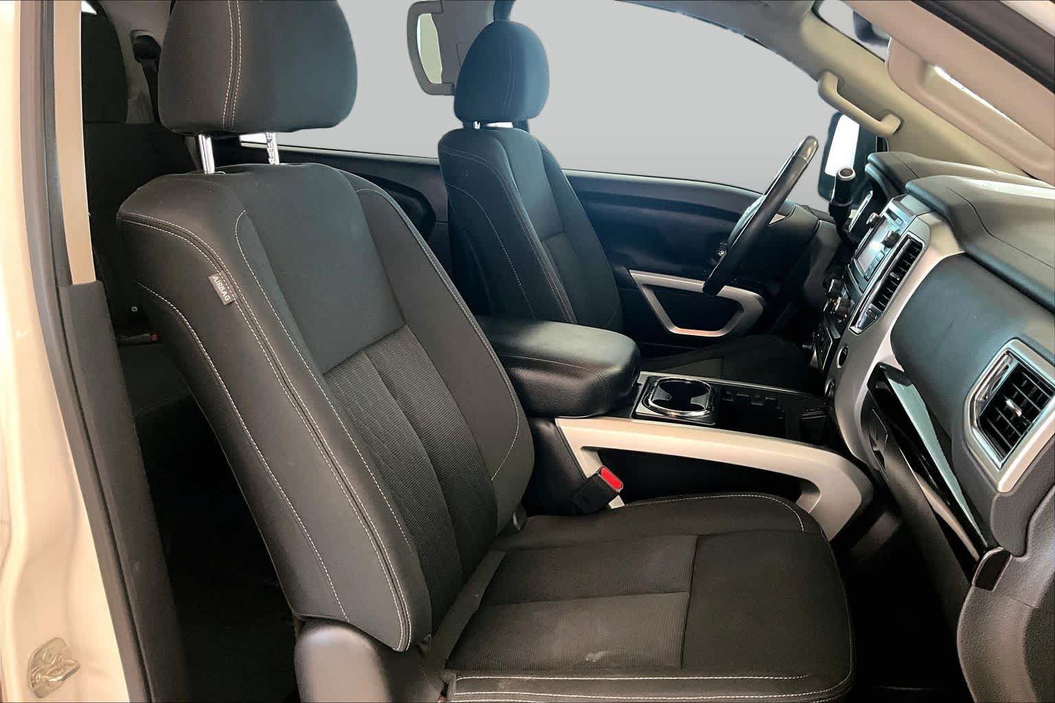 Used 2018 Nissan Titan SV w/ SV Convenience Package AWD/4WD image 8