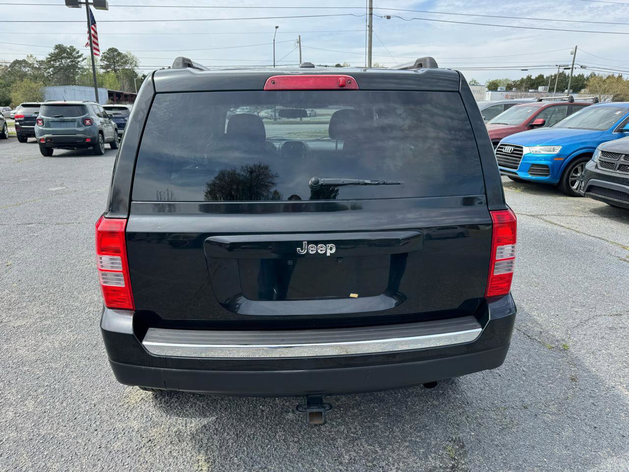 Used 2012 Jeep Patriot Latitude w/ Altitude Pkg image 5