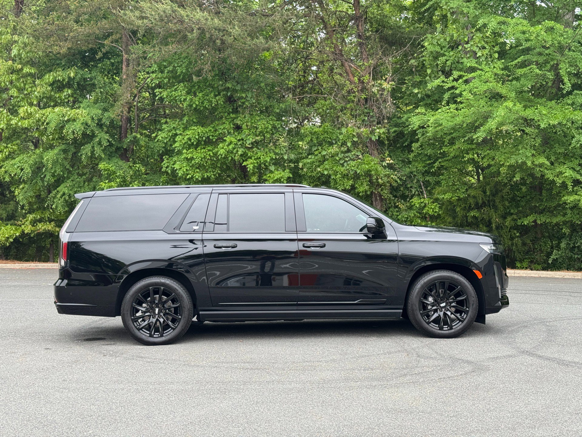 Used 2024 Cadillac Escalade ESV Sport Platinum w/ LPO, ONYX Package image 14