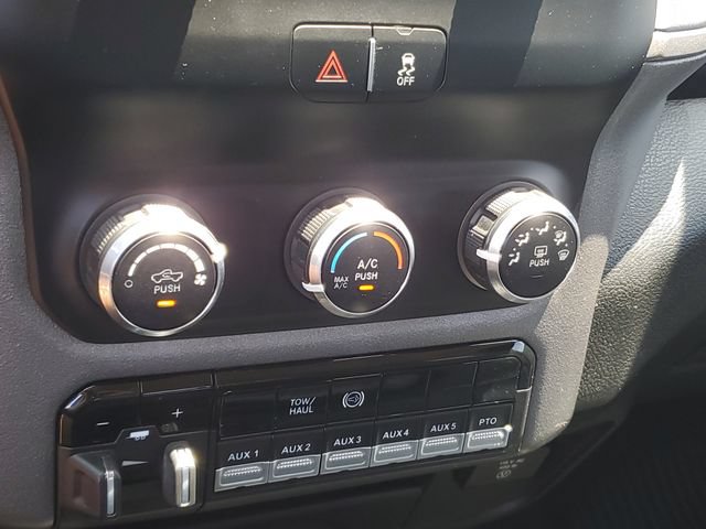 Used 2020 RAM 5500 Tradesman w/ Chrome Appearance Group AWD/4WD image 19