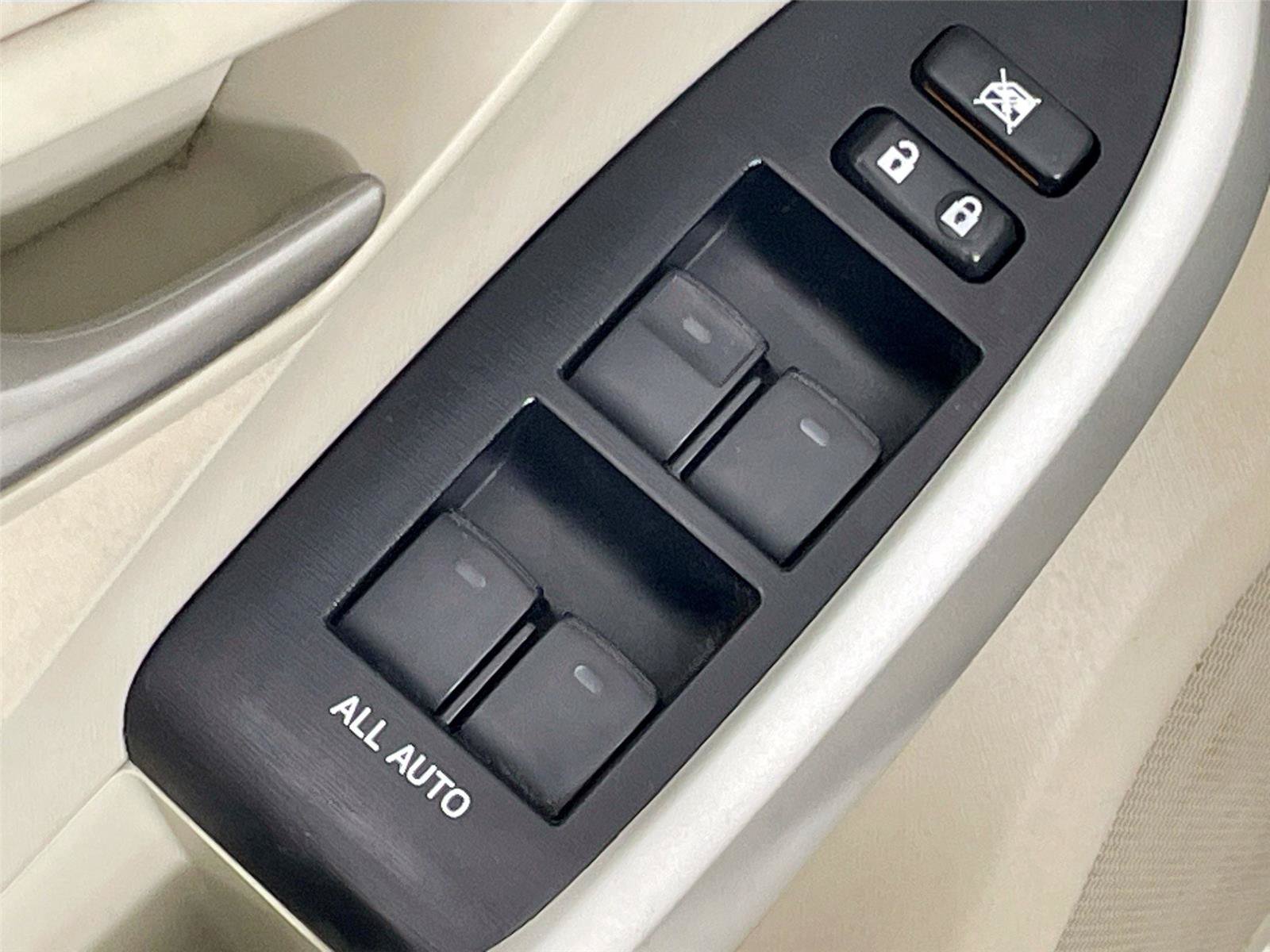 Used 2012 Toyota Prius Two FWD image 18