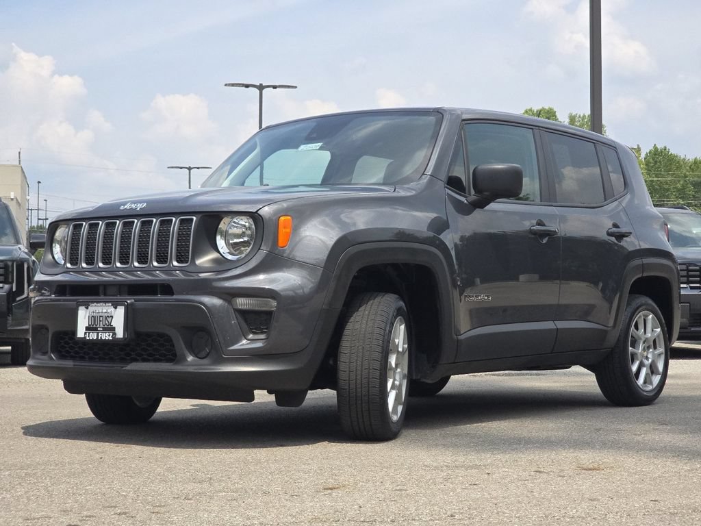 Used 2023 Jeep Renegade Latitude AWD/4WD image 11
