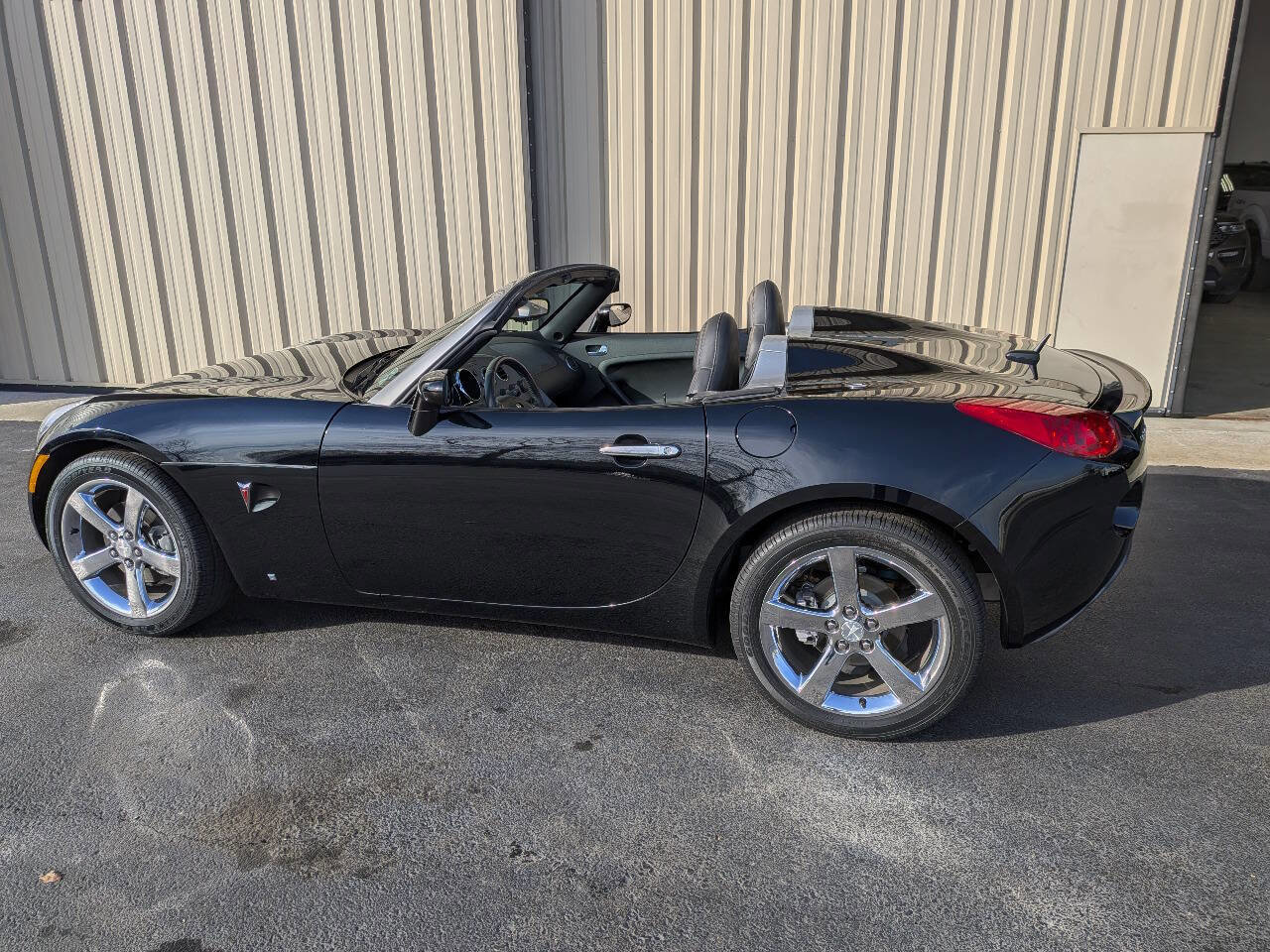 Used 2007 Pontiac Solstice Convertible w/ Premium Package image 1