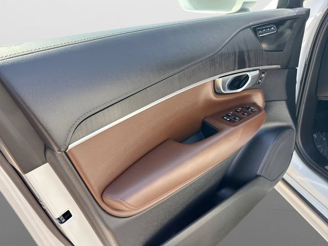 Certified 2023 Volvo XC90 B6 Ultimate w/ Protection Package Premier AWD/4WD image 18
