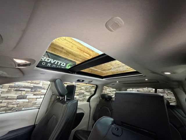 Used 2017 Chrysler Pacifica Limited w/ UConnect Theater Package FWD image 27