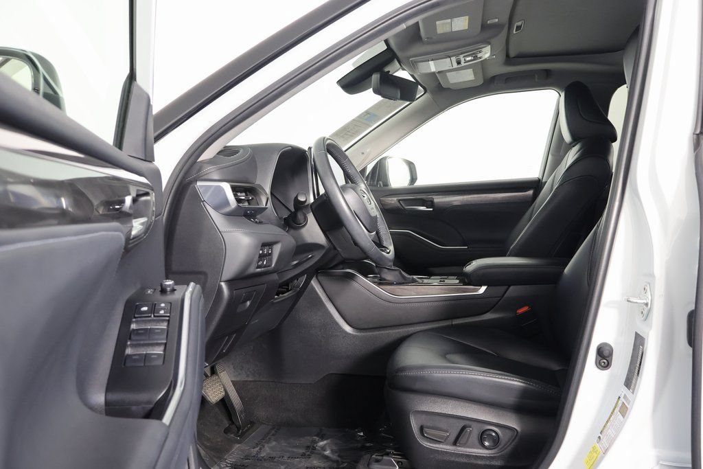 Used 2023 Toyota Highlander Limited AWD/4WD image 10