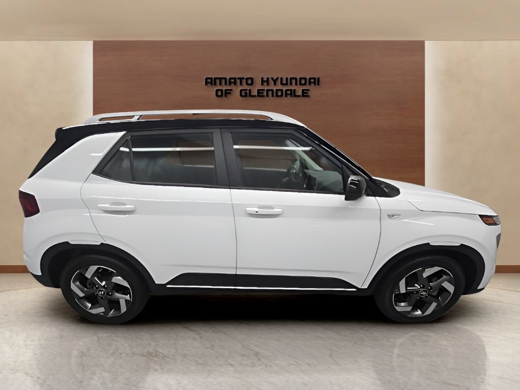 Used 2022 Hyundai Venue Limited FWD image 7