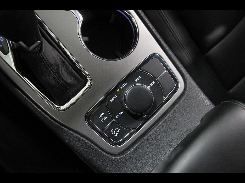 Used 2020 Jeep Grand Cherokee Limited AWD/4WD image 18