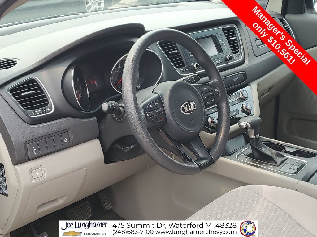 Used 2018 Kia Sedona L FWD image 11