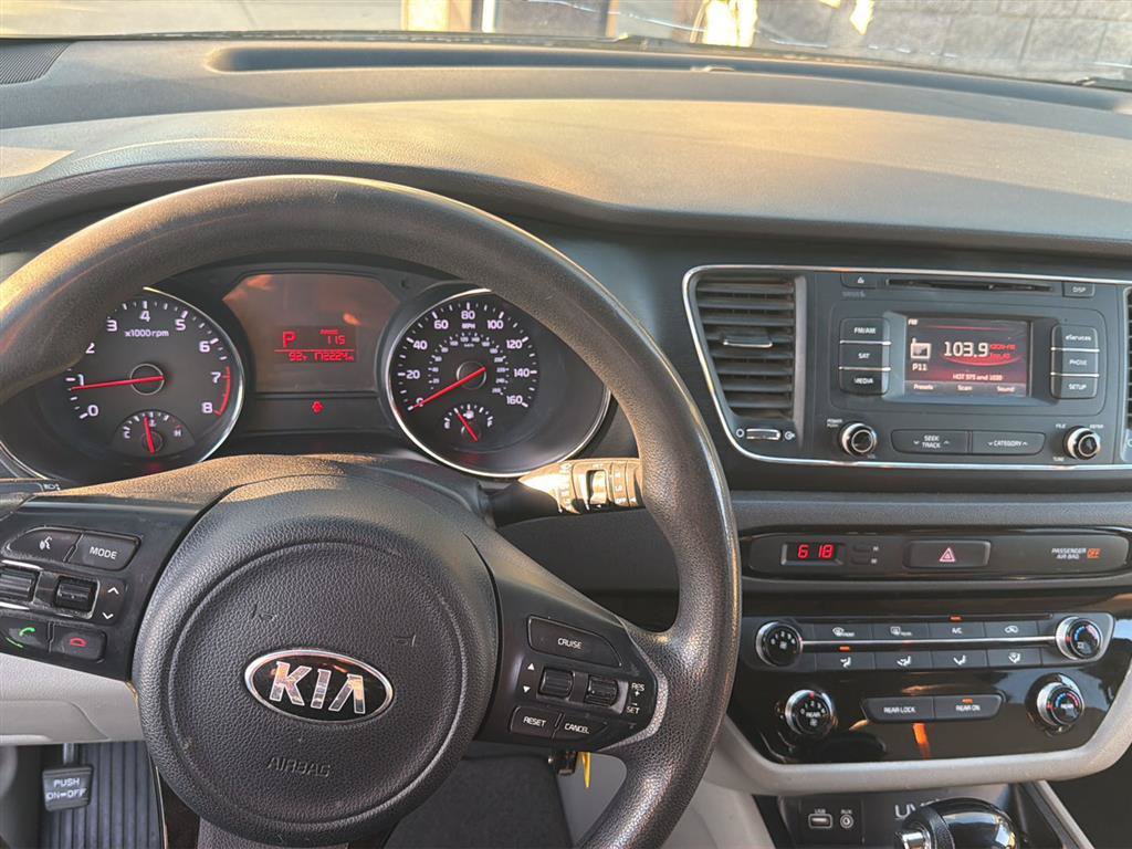 Used 2016 Kia Sedona LX w/ LX Convenience Package FWD image 5