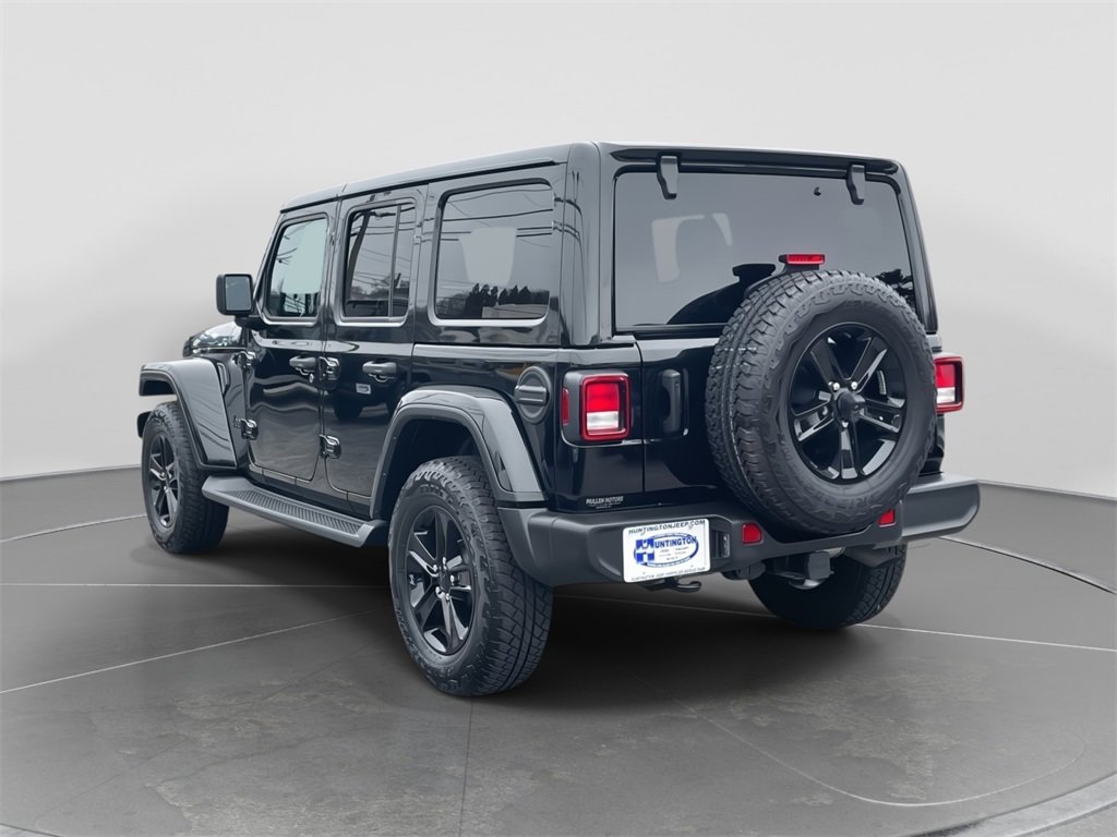 Used 2023 Jeep Wrangler Sahara image 5