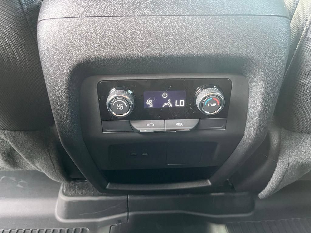 New 2026 Chevrolet Traverse LT w/ Midnight/Sport Edition FWD image 22