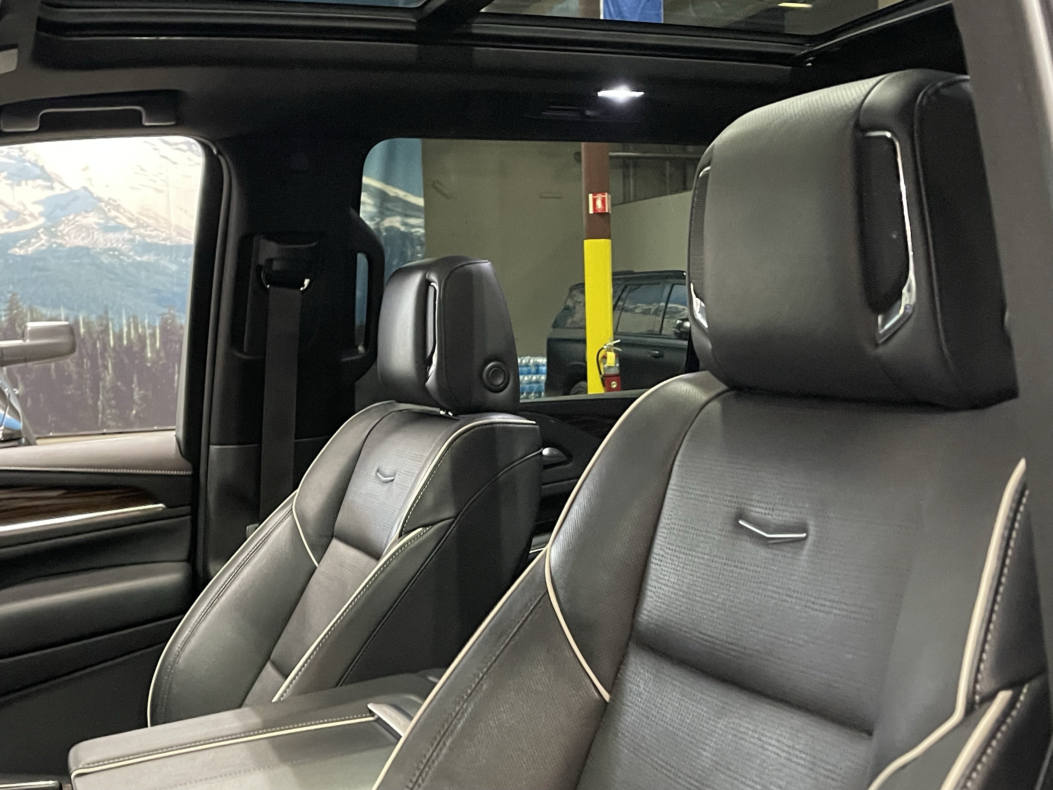 Used 2023 Cadillac Escalade ESV Premium Luxury AWD/4WD image 20