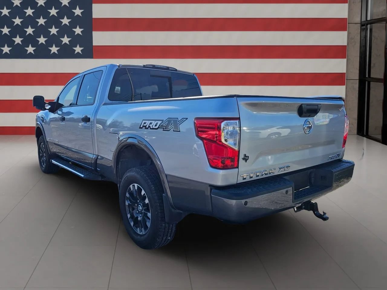 Used 2019 Nissan Titan PRO-4X w/ Pro-4x Convenience Package AWD/4WD image 16