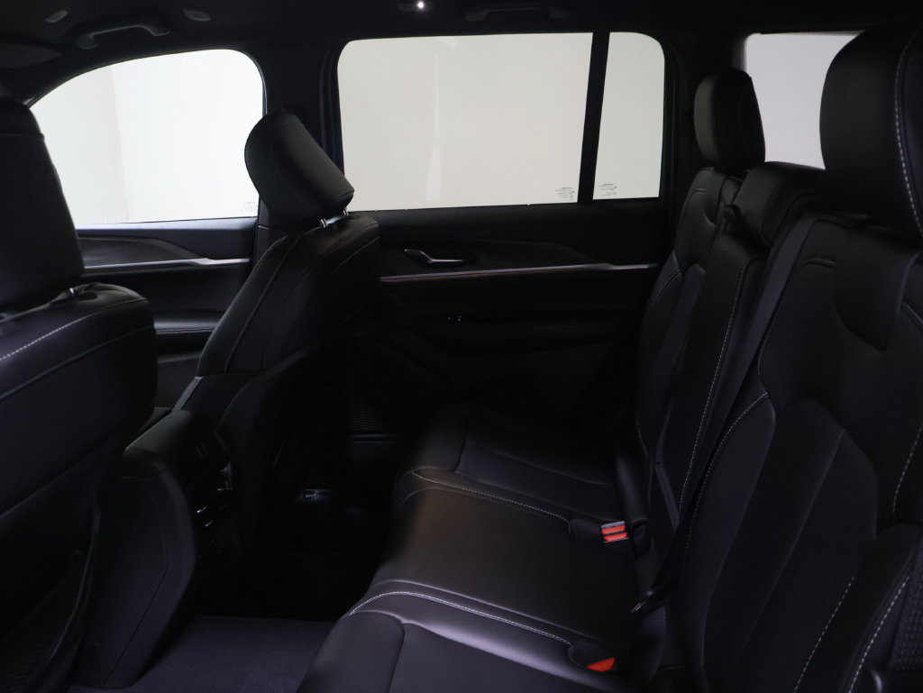 New 2027 Jeep Grand Cherokee Limited AWD/4WD image 11
