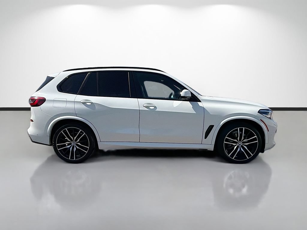 Used 2021 BMW X5 sDrive40i w/ M Sport Package RWD image 2