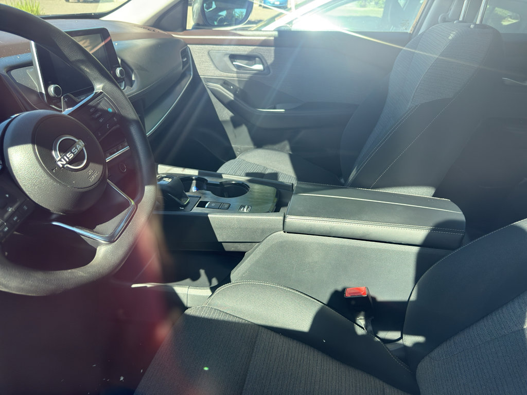 Used 2023 Nissan Rogue SV FWD image 7