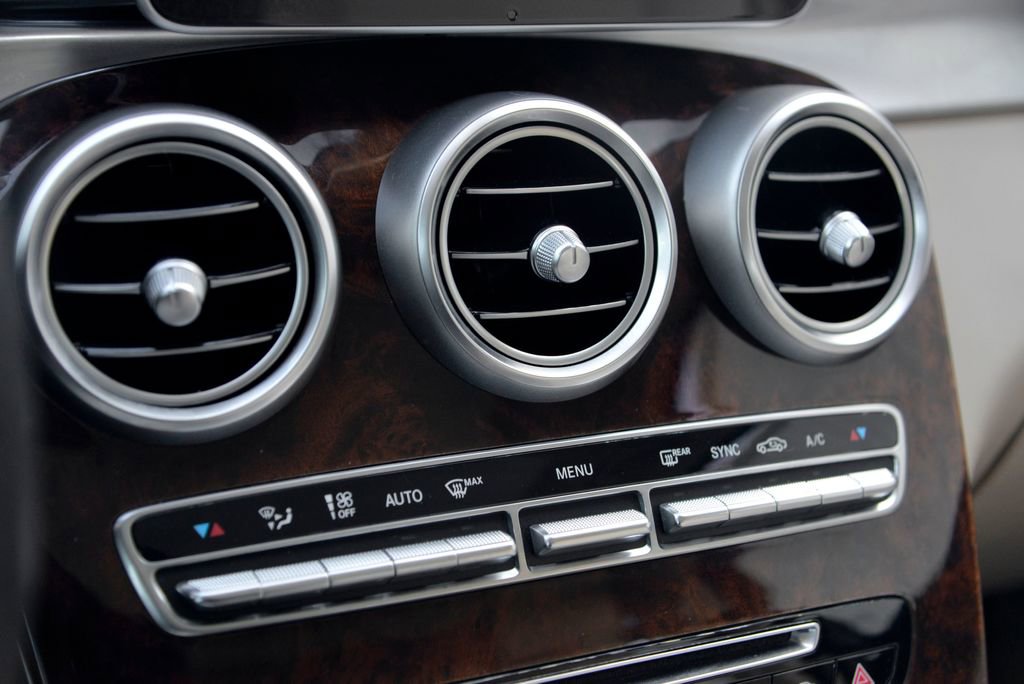 Used 2018 Mercedes-Benz GLC 300 4MATIC image 24
