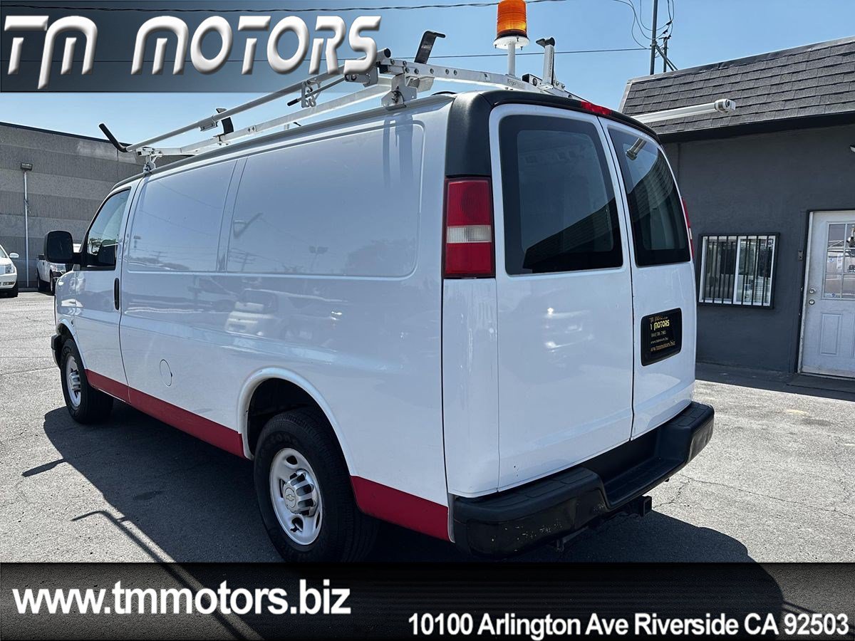 Used 2011 Chevrolet Express 2500 RWD image 4