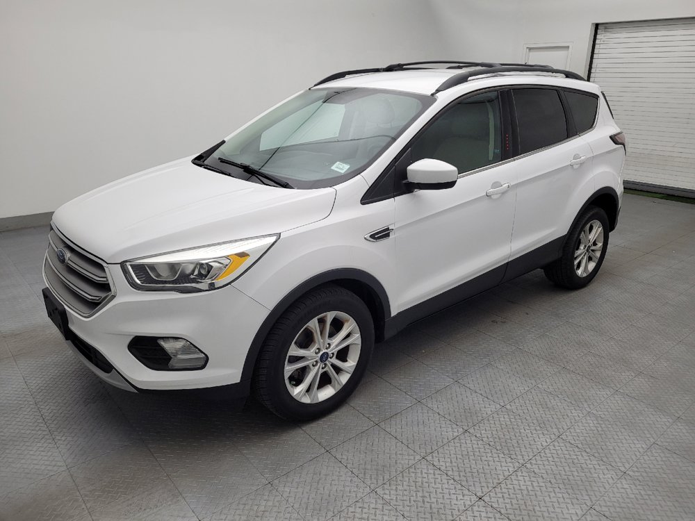 Used 2017 Ford Escape SE w/ Equipment Group 201A FWD image 2