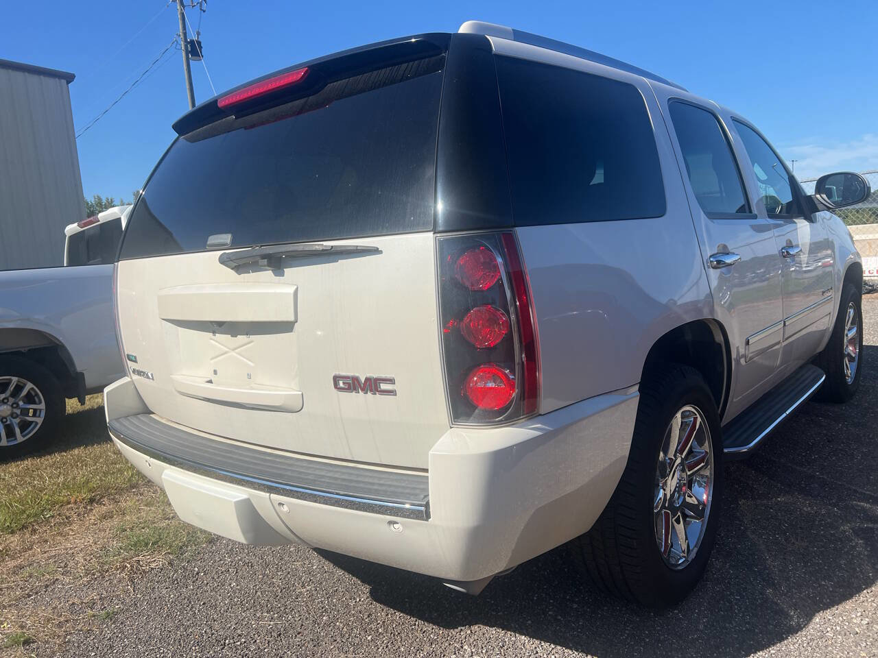 Used 2012 GMC Yukon Denali image 4