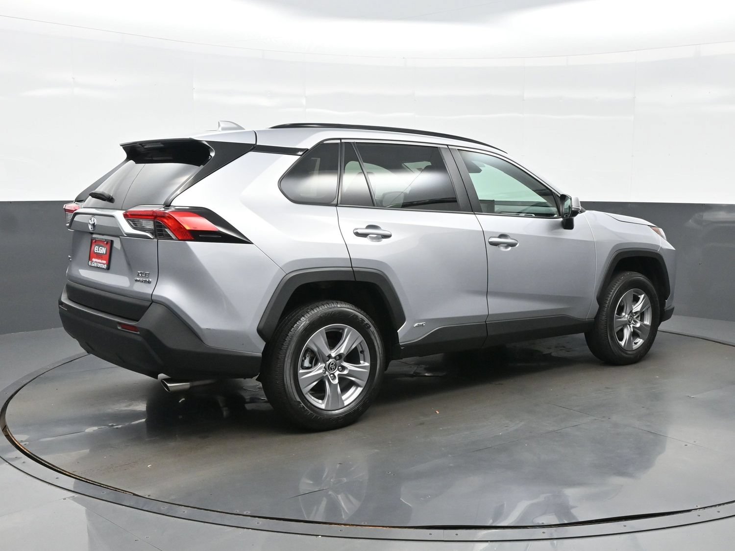 Used 2022 Toyota RAV4 XLE w/ Convenience Package AWD/4WD image 6