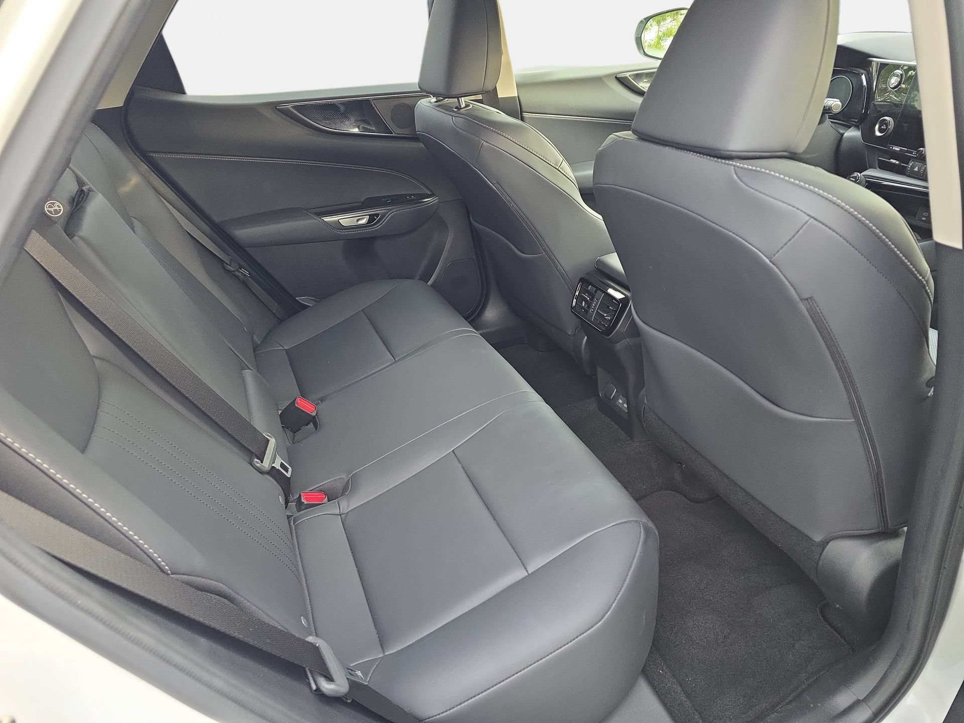 Used 2025 Lexus NX 250 FWD image 11