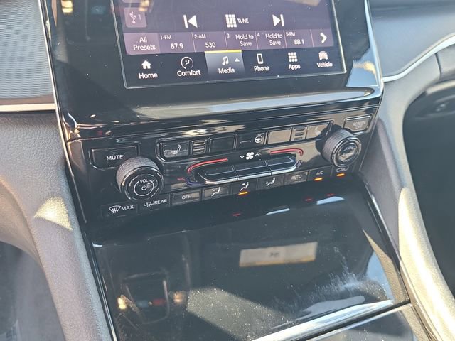 Used 2023 Jeep Grand Cherokee L Laredo image 28