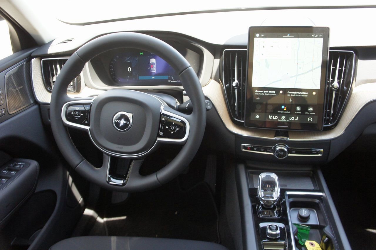 New 2026 Volvo XC60 B5 Plus w/ Protection Package Premier image 12