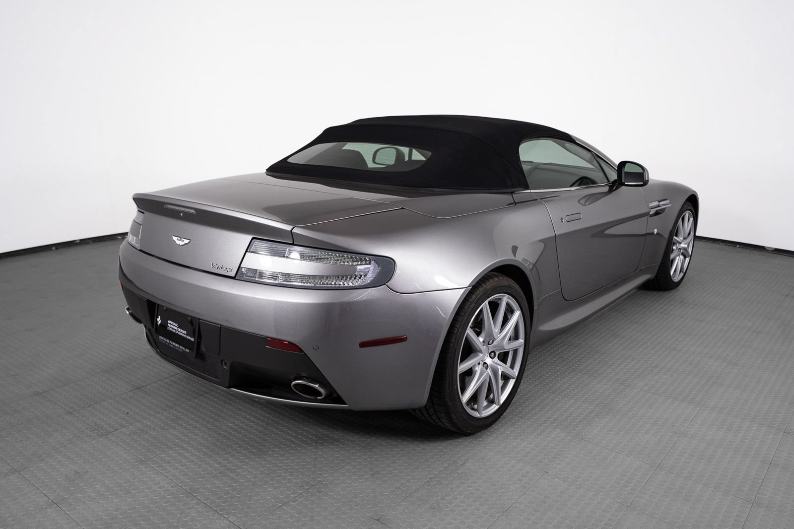 Used 2012 Aston Martin V8 Vantage Roadster RWD image 47